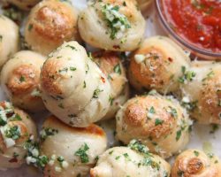 The Best Garlic Knots