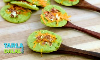 मटर वेजिटेबल और पनीर के पेनकेक्स (green peas vegetable and paneer pancakes) by Tarla Dalal