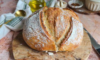 Dutch oven bread with 4 Ingredients (No Sourdough)